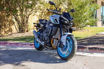 NEW 2025 YAMAHA MT10 