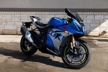 2024 SUZUKI GSXR 1000 in a BLUE exterior color. Family PowerSports (877) 886-1997 familypowersports.com 