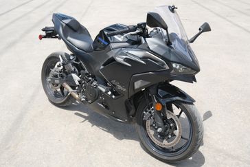 Used 2025 KAWASAKI NINJA 500 SE ABS METALLIC FLAT SPARK BLACK AND METALLIC SPARK BLACK AND METALLIC MOONDUST GRAY 