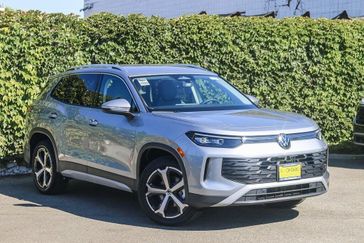 New 2025 Volkswagen Tiguan 2.0T SE