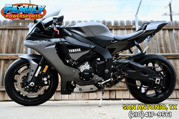 2016 YAMAHA YZFR1 GRAY AND BLACK