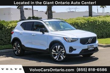 2025 Volvo XC40 