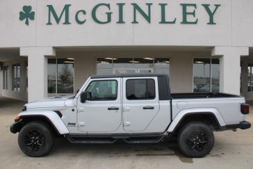 Used 2022 Jeep Gladiator ALTITUDE 4X4 W/ HARD TOP & TOW PACKAGE