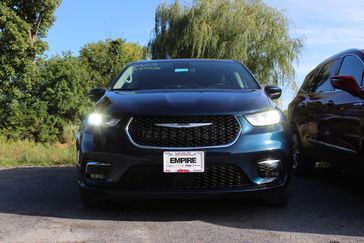 Used 2023 Chrysler Pacifica 