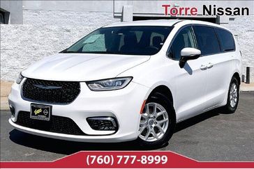Used 2023 Chrysler Pacifica Touring L