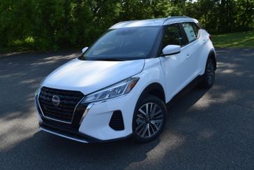 Used 2024 Nissan Kicks Sv