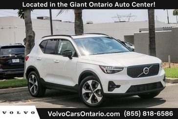 New 2025 Volvo XC40 B5 Plus Dark Theme