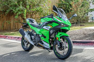 2025 KAWASAKI NINJA 500 SE ABS  LIME GREENEBONYPEARL BLIZZARD WHITE