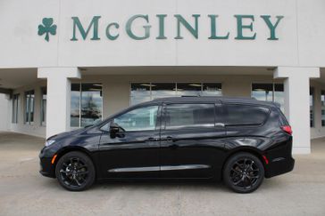 New 2026 Chrysler Pacifica Select