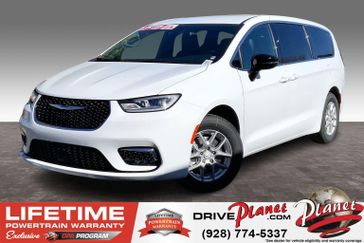 New 2026 Chrysler Pacifica Select