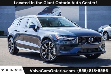 2025 Volvo V60 Cross Country 