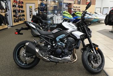 2025 KAWASAKI Z900 ABS GALAXY SILVER AND METALLIC SPARK BLACK AND PHANTOM BLUE 