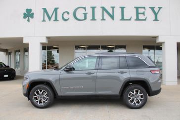 New 2027 Jeep Grand Cherokee Laredo X 4x4