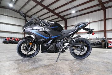 2025 Kawasaki NINJA 500 ABS METALLIC FLAT SPARK BLACK AND METALLIC SPARK BLACK AND METALLIC MOONDUST GRAY