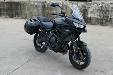 2023 KAWASAKI VERSYS 650 LT METALLIC SPARK BLACK AND METALLIC FLAT SPARK BLACK 