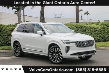 2025 Volvo XC90 B5 Plus