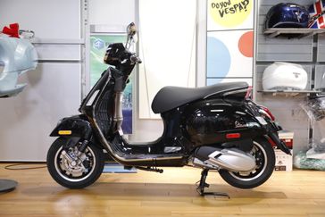 2027 Vespa GTS 310 SUPER