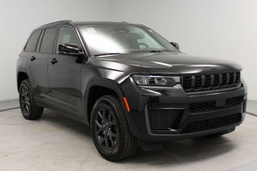 New 2027 Jeep Grand Cherokee Laredo Altitude 4x2