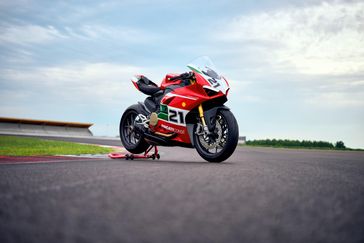 New 2024 Ducati PANIGALE V2 BAYLISS 