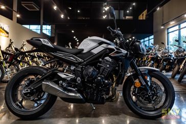 New 2025 Triumph Street Triple 765 R 