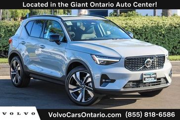 2025 Volvo XC40 