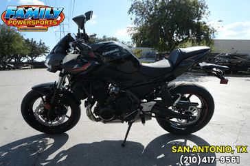 2025 KAWASAKI Z650 METALLIC MATTE DARK GRAY AND METALLIC SPARK BLACK