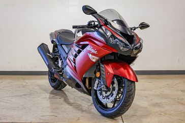 2025 KAWASAKI NINJA ZX14R ABS METALLIC MATTE RED AND METALLIC FLAT SPARK BLACK AND METALLIC MATTE GRAPHITE GRAY