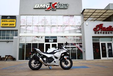 2025 Kawasaki Ninja 500 ABSMetallic Matte Whitish SilverMetallic Moondust Gray 