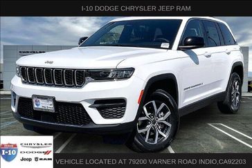 New 2027 Jeep Grand Cherokee Laredo X 4x4