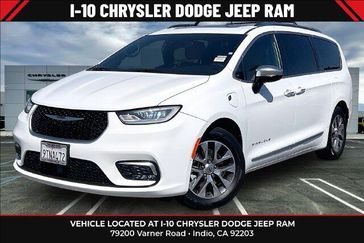 Used 2023 Chrysler Pacifica Hybrid Pinnacle