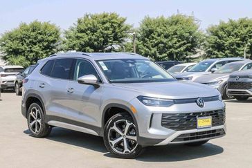 New 2025 Volkswagen Tiguan 2.0T SE