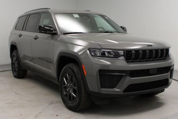 New 2027 Jeep Grand Cherokee L Laredo Altitude 4x2