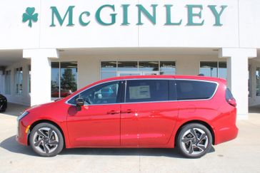 New 2027 Chrysler Pacifica Limited