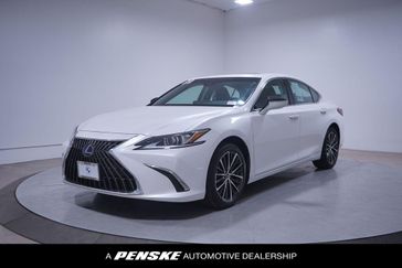 2022 Lexus ES 300h