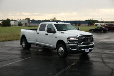 2025 RAM 3500 Tradesman Crew Cab 4x4 8' Box