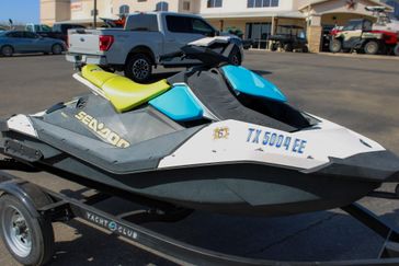 2018 SEADOO SPARK 2UP WHITE AND BLUE 