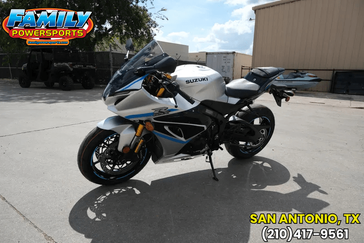 2025 SUZUKI GSXR1000 in a SILVER exterior color. Family PowerSports (877) 886-1997 familypowersports.com 