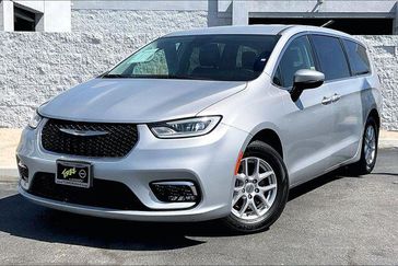 Used 2023 Chrysler Pacifica Touring L