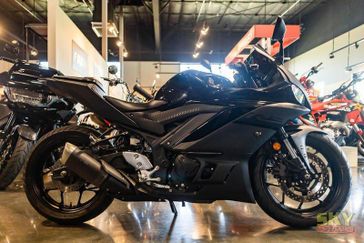 2020 Yamaha YZF R3 Monster Energy MotoGP Edition 