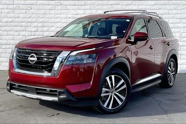 Used 2025 Nissan Pathfinder Platinum