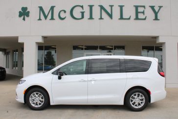 New 2025 Chrysler Pacifica Select