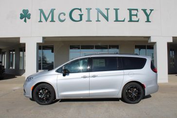 New 2026 Chrysler Pacifica Limited