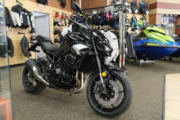 2025 Kawasaki Z900 ABS METALLIC SPARK BLACK AND METALLIC CARBON GRAY AND EBONY 