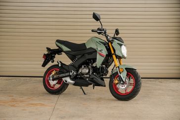 2023 KAWASAKI Z125 PRO Base in a GREEN exterior color. Family PowerSports (877) 886-1997 familypowersports.com 