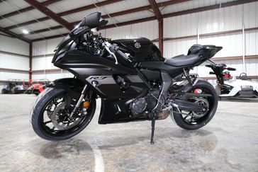 2025 YAMAHA YZFR7 MATTE RAVEN BLACK