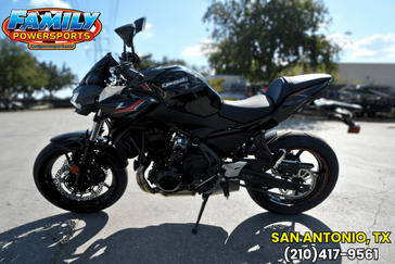 2025 KAWASAKI Z650 METALLIC MATTE DARK GRAY AND METALLIC SPARK BLACK