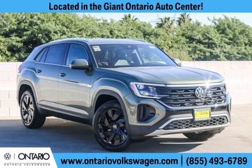 New 2026 Volkswagen Atlas Cross Sport 2.0T SE w/Technology
