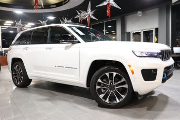 2024 Jeep Grand Cherokee Overland 4xe in a Bright White Clear Coat exterior color and Global Blackinterior. J Star Chrysler Dodge Jeep Ram of Anaheim Hills 888-802-2956 jstarcdjrofanaheimhills.com 