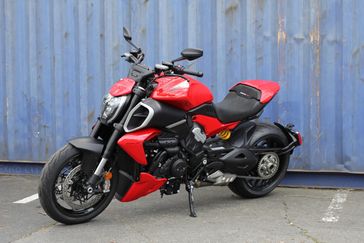 DUCATI RED