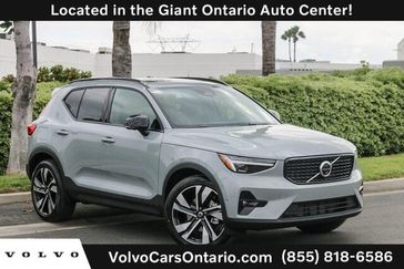 2025 Volvo XC40 